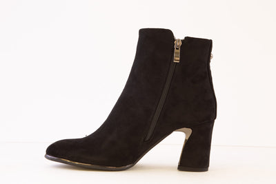 SUSST - DAZZLE23 MEDIUM BLOCK HEEL ANKLE BOOT - BLACK SUEDE