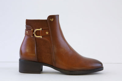 SUSST - GEMMA24 STRAP & BUCKLE LOW HEEL ANKLE BOOT - TAN