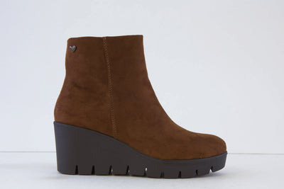 SUSST - BUDDY24 HIGH WEDGE ZIP ANKLE BOOT - TAN SUEDE