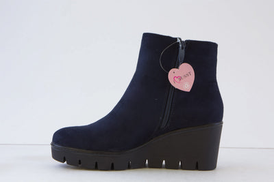 SUSST - BUDDY24 HIGH WEDGE ZIP ANKLE BOOT - NAVY SUEDE