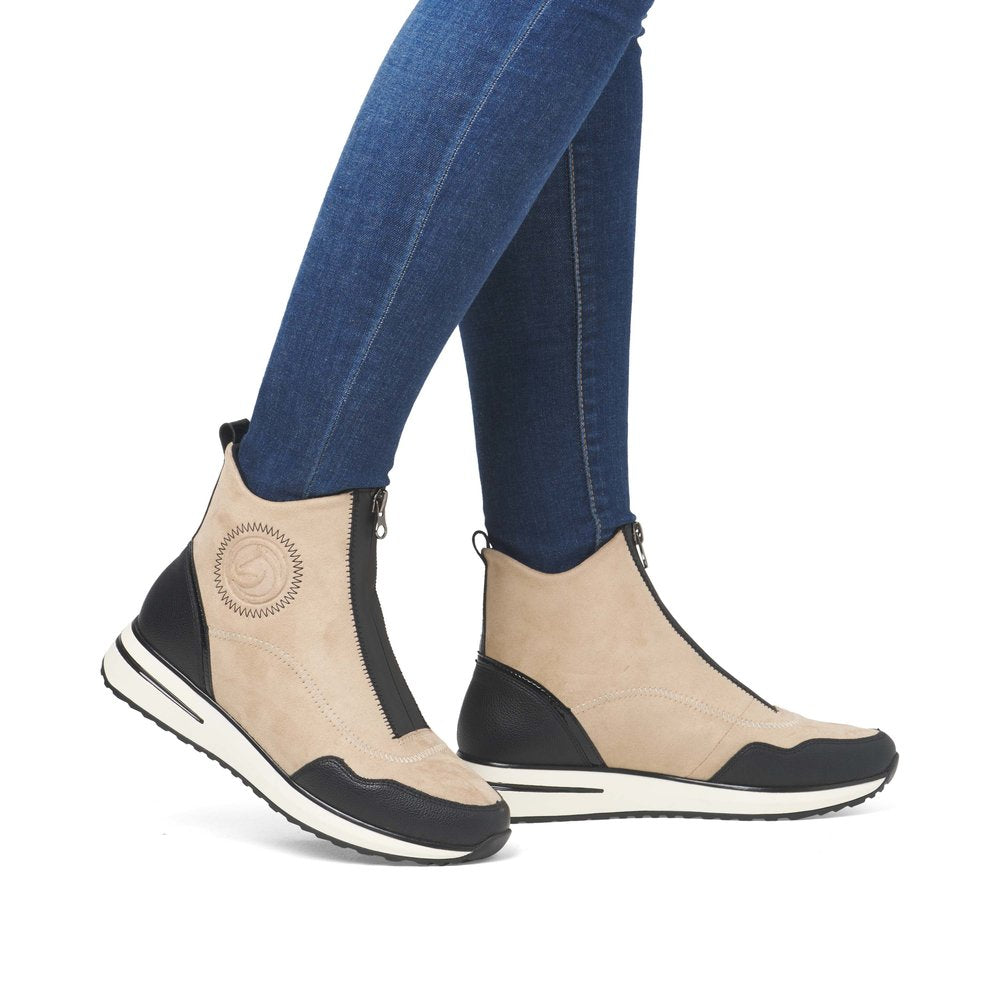 REMONTE - D1G70-60 LOW WEDGE FRONT ZIP ANKLE BOOT - BEIGE/BLACK