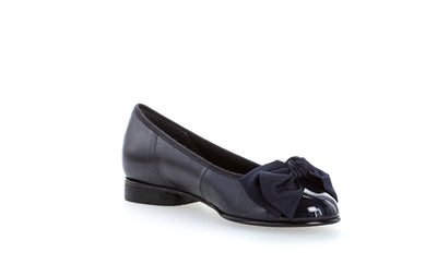 GABOR - 05.106.36 FLAT "BOW" POMP - NAVY