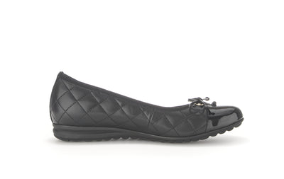 GABOR - 22.622.57 QUILTED FLAT POMP WITH BOW - BLACK