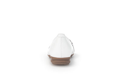 GABOR - 22.625.50 FLAT SHOE WITH CHAIN DETAIL - WHITE LEATHER