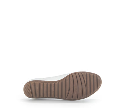 GABOR - 22.625.50 FLAT SHOE WITH CHAIN DETAIL - WHITE LEATHER