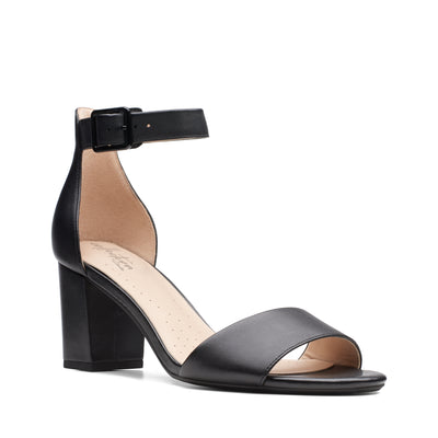 CLARKS - Deva Mae Black Leather