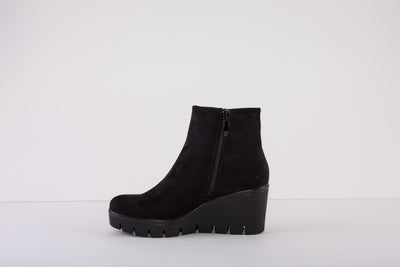 SUSST BUDDY22 WEDGE ANKLE BOOT - BLACK SUEDE