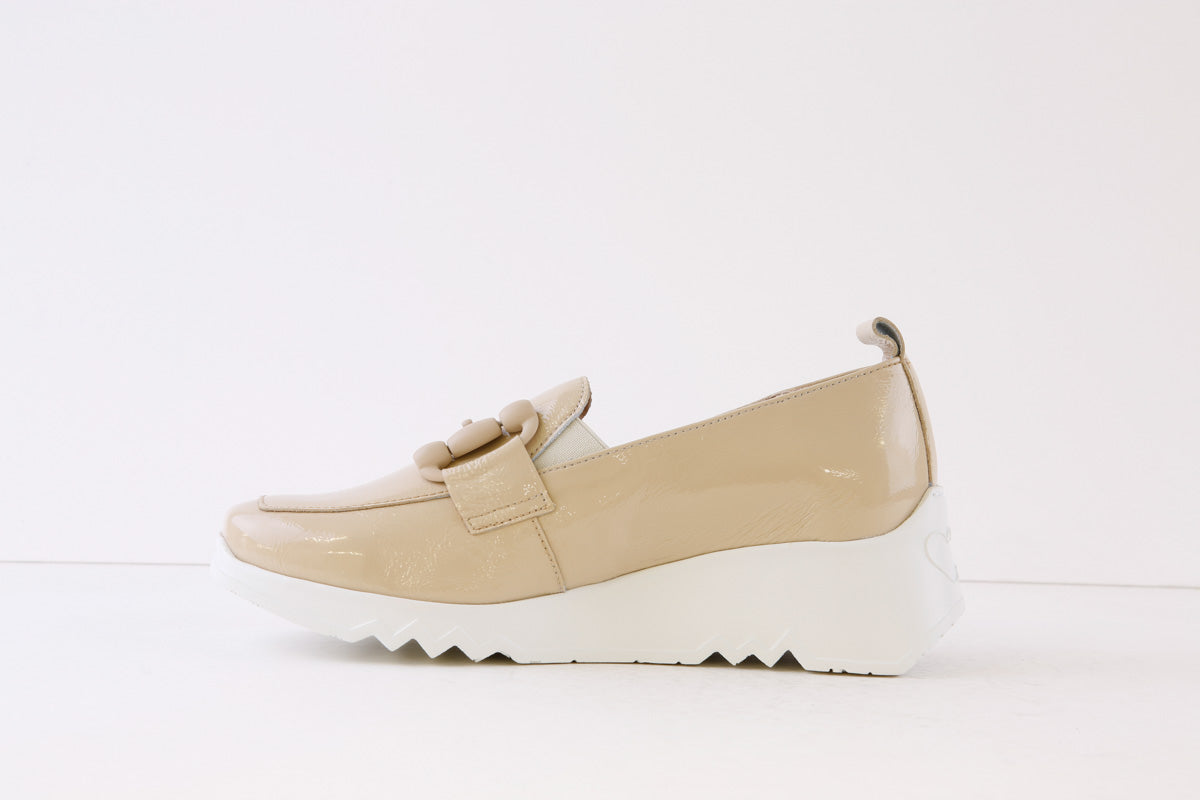 WONDERS - E-6723 WEDGE SLIP-ON SHOE - BEIGE PATENT