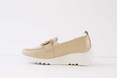 WONDERS - E-6723 WEDGE SLIP-ON SHOE - BEIGE PATENT