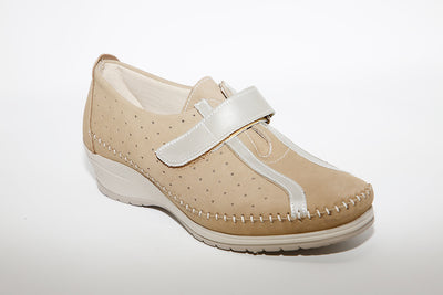 LEON D'ORO - 1039 MEDIUM WEDGE STRAP SHOE - TAUPE