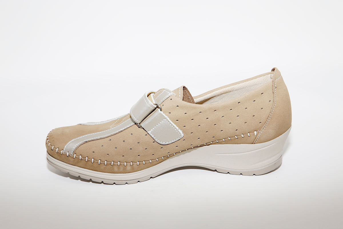 LEON D'ORO - 1039 MEDIUM WEDGE STRAP SHOE - TAUPE