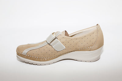 LEON D'ORO - 1039 MEDIUM WEDGE STRAP SHOE - TAUPE