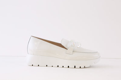 WONDERS - A-2444 FLAT SLIP-ON SHOE* - OFF WHITE PATENT