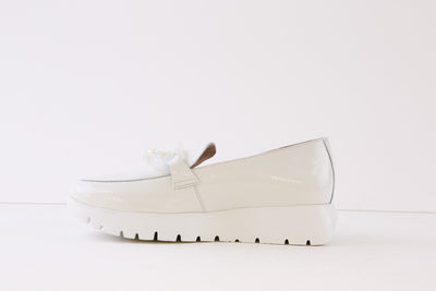 WONDERS - A-2444 FLAT SLIP-ON SHOE* - OFF WHITE PATENT