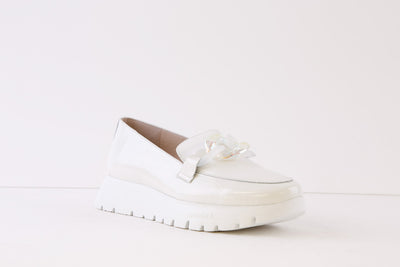 WONDERS - A-2444 FLAT SLIP-ON SHOE* - OFF WHITE PATENT