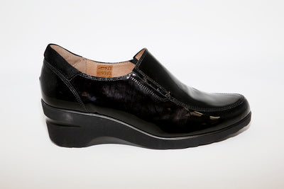 SOFTWAVES - 4.81.05 MEDIUM WEDGE LADIES SHOE - BLACK PATENT