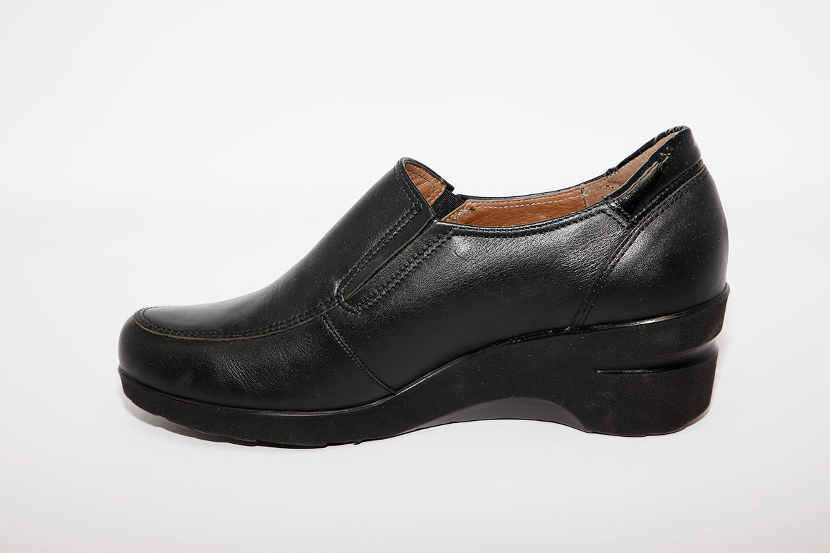 SOFTWAVES - 4.81.05 MEDIUM WEDGE LADIES SHOE - BLACK LEATHER