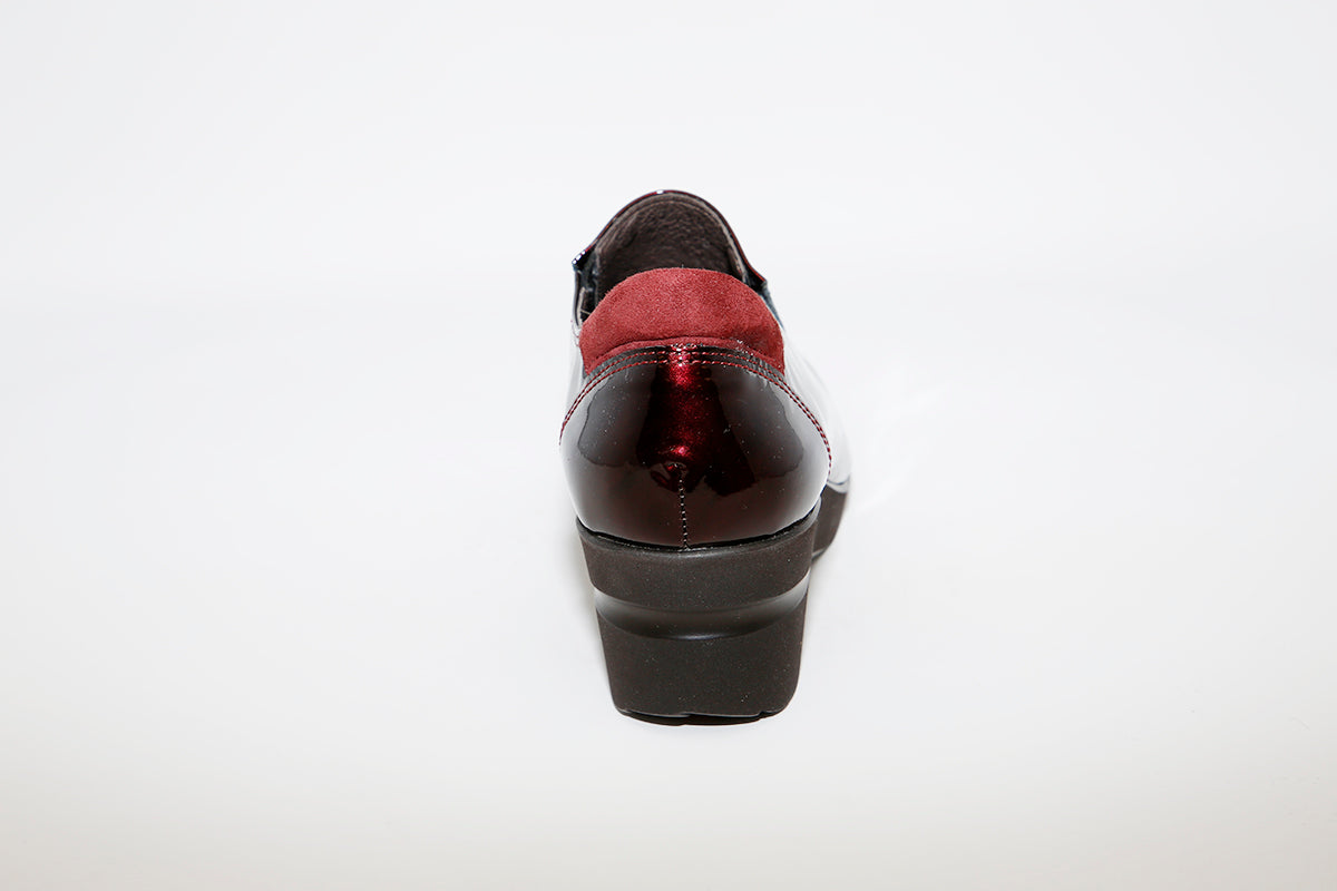 SOFTWAVES - 4.81.05 MEDIUM WEDGE LADIES SHOE - PLUM PATENT