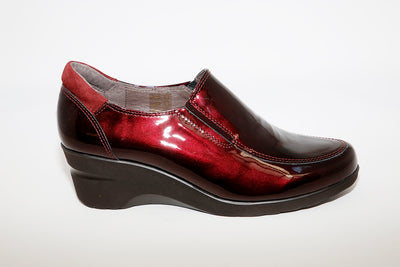 SOFTWAVES - 4.81.05 MEDIUM WEDGE LADIES SHOE - PLUM PATENT