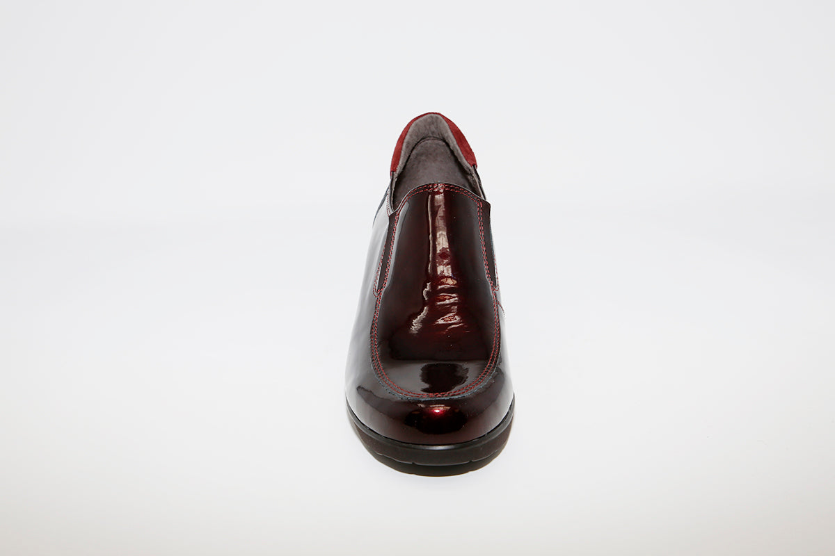 SOFTWAVES - 4.81.05 MEDIUM WEDGE LADIES SHOE - PLUM PATENT