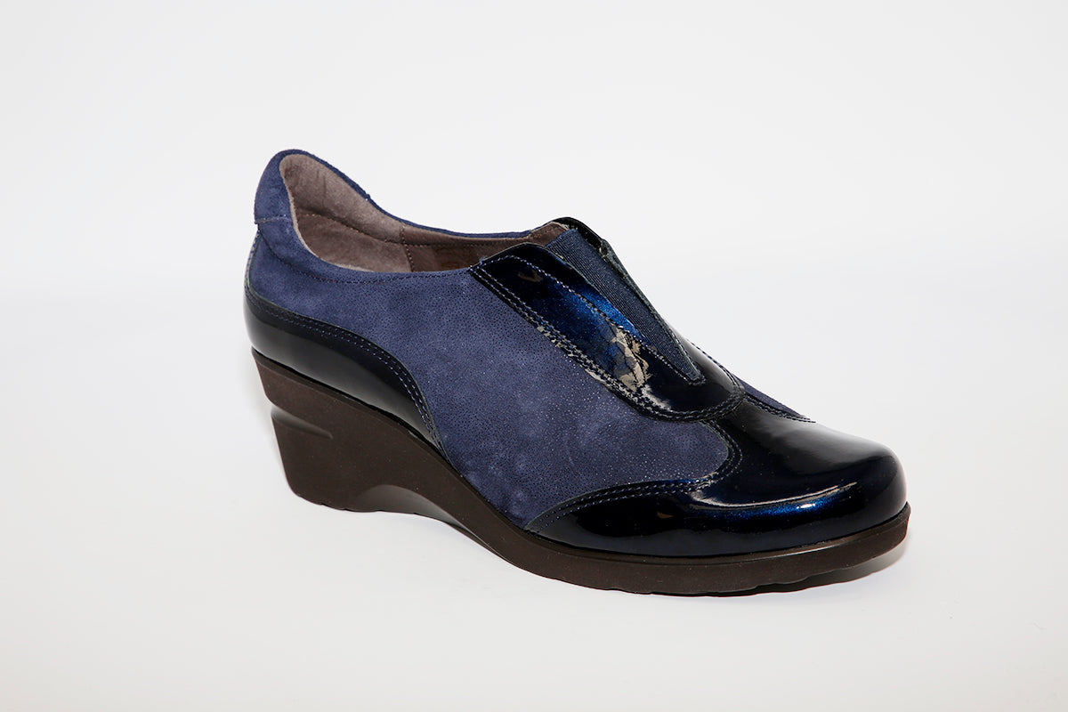 SOFTWAVES - 4.81.02 MEDIUM WEDGE SLIP-ON SHOE - NAVY
