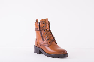 CARMELA 160270  LOW HEEL ZIP/LACE ANKLE BOOT - TAN LEATHER