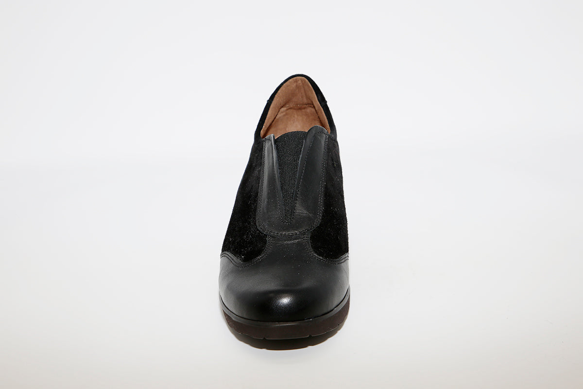 SOFTWAVES - 4.81.02 MEDIUM WEDGE SLIP-ON SHOE - BLACK