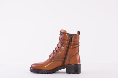 CARMELA 160270  LOW HEEL ZIP/LACE ANKLE BOOT - TAN LEATHER