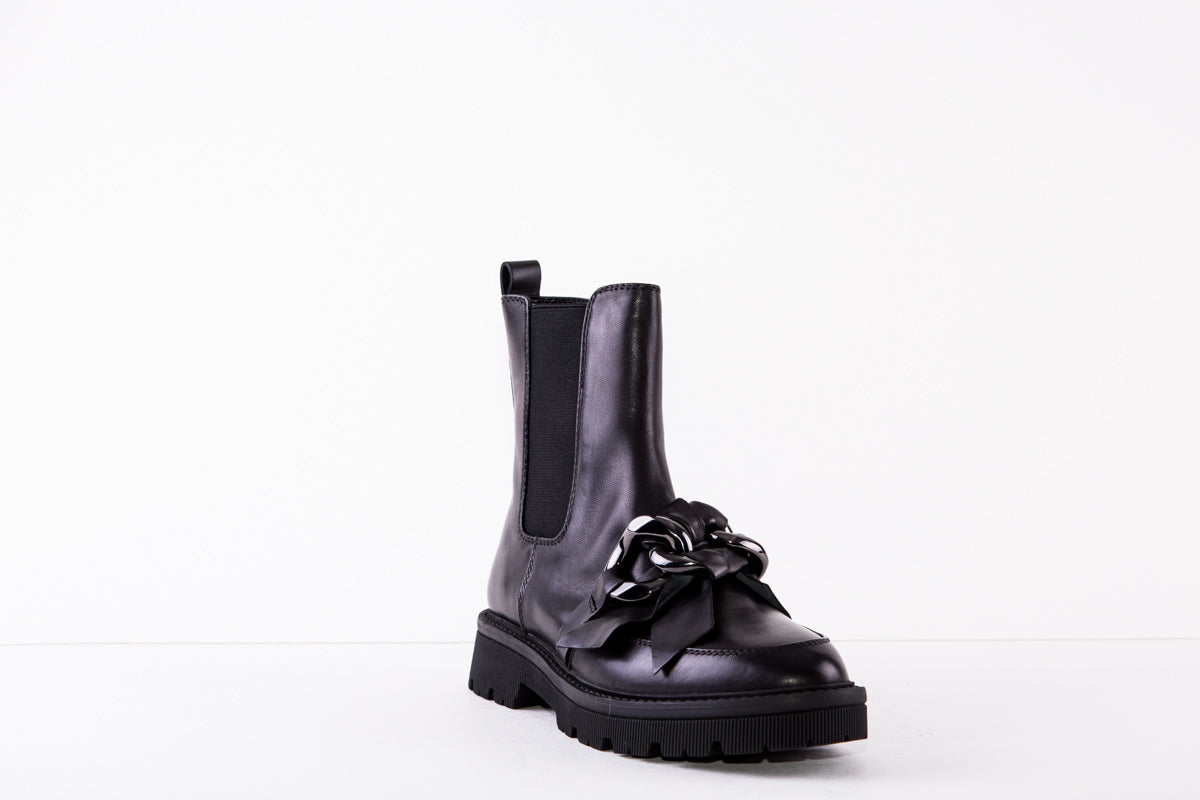 REGARDE LE CIEL - DALIA-02 LOW HEEL GUSST/ZIP ANKLE BOOT WITH CHAIN LINK - BLACK