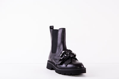 REGARDE LE CIEL - DALIA-02 LOW HEEL GUSST/ZIP ANKLE BOOT WITH CHAIN LINK - BLACK
