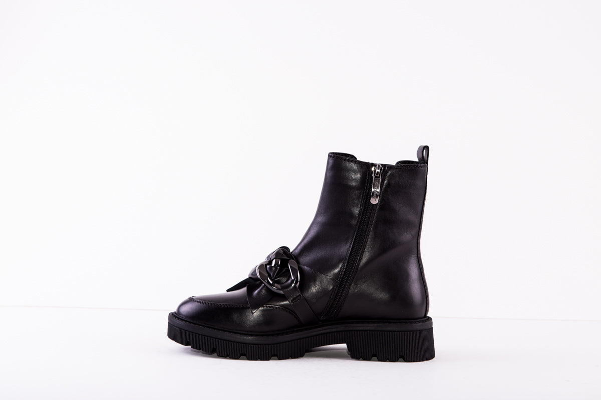 REGARDE LE CIEL - DALIA-02 LOW HEEL GUSST/ZIP ANKLE BOOT WITH CHAIN LINK - BLACK