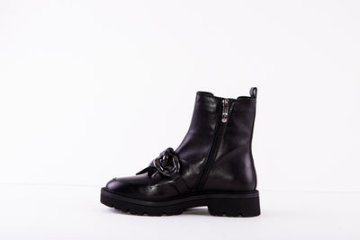 REGARDE LE CIEL - DALIA-02 LOW HEEL GUSST/ZIP ANKLE BOOT WITH CHAIN LINK - BLACK