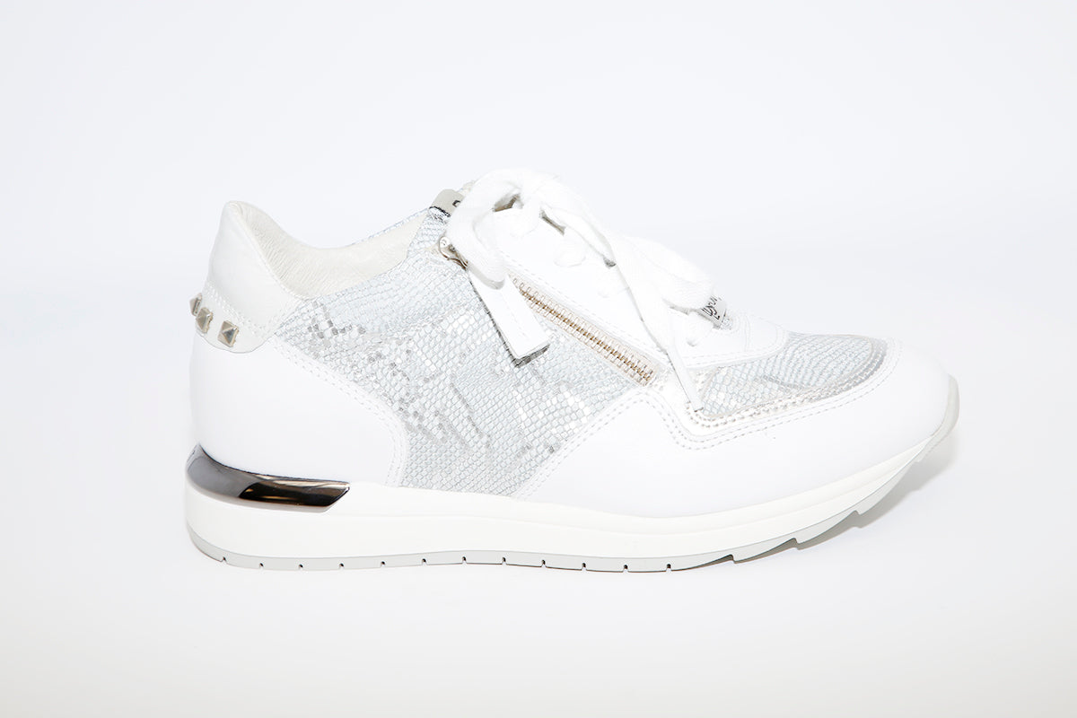 DLS SPORT - 3837 A FLAT LACED FASHION SHOE - WHITE/SILVER