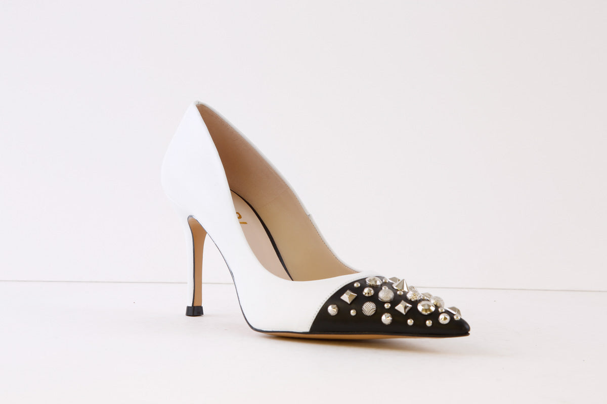 LODI - SOMPO HIGH HEEL COURT SHOE WITH STUDDED TOE DETAIL - BLACK/WHITE