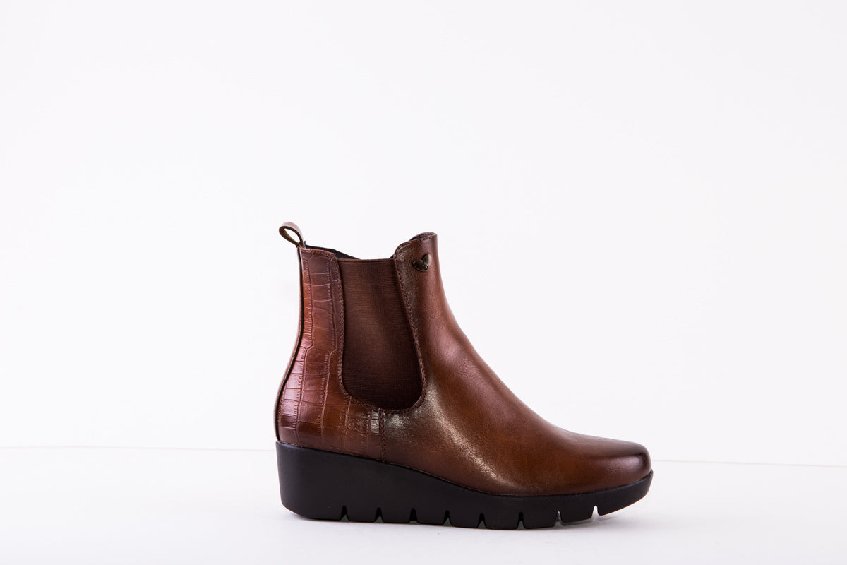 SUSST GLORIA22 MEDIUM WEDGE ANKLE BOOT - TAN