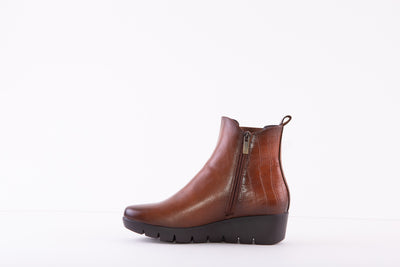 SUSST GLORIA22 MEDIUM WEDGE ANKLE BOOT - TAN