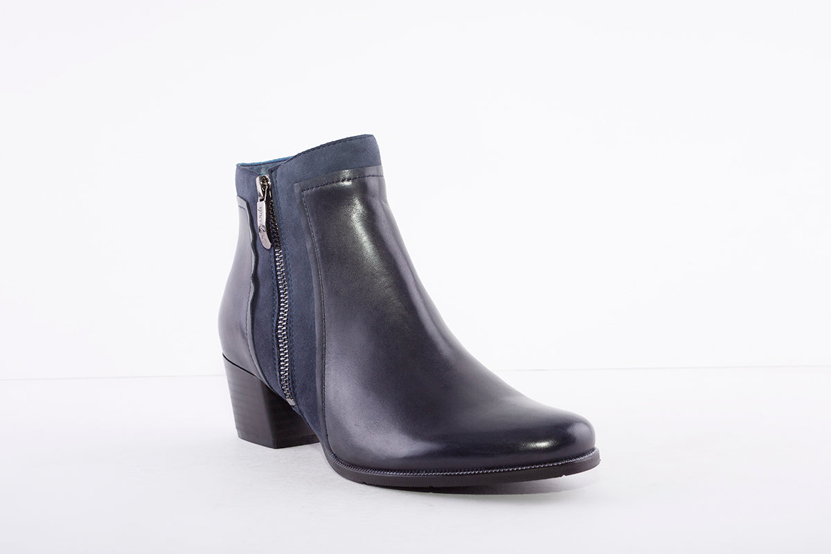 REGARDE LE CIEL - ISABEL-28 MEDIUM HEEL ANKLE BOOT - NAVY