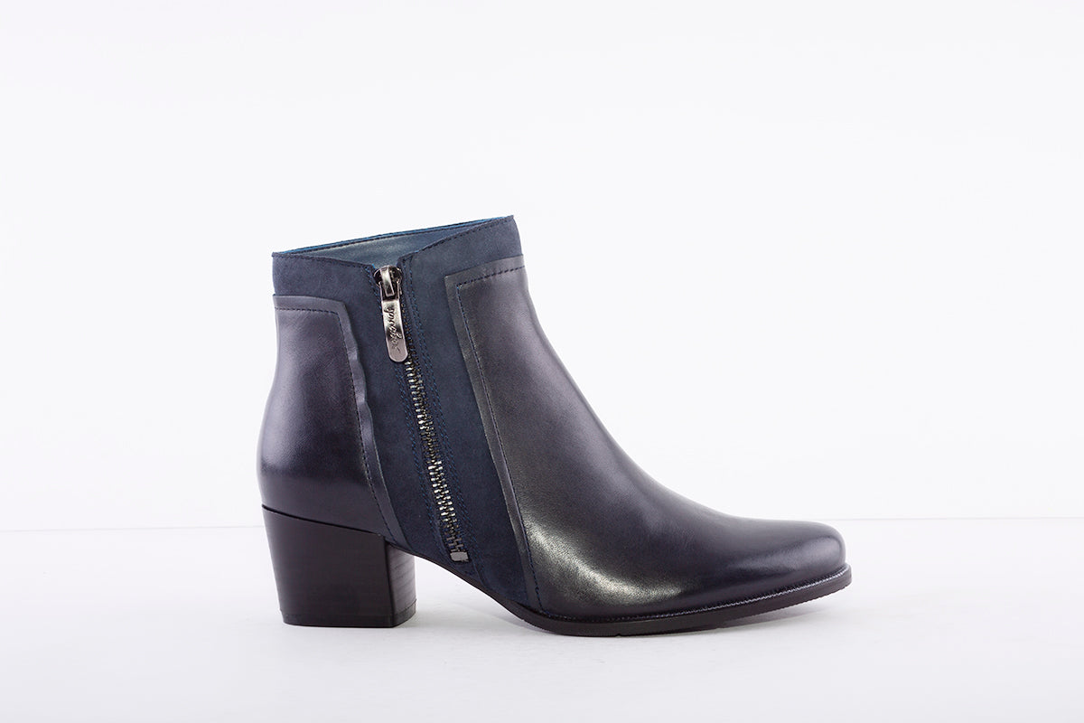 REGARDE LE CIEL - ISABEL-28 MEDIUM HEEL ANKLE BOOT - NAVY