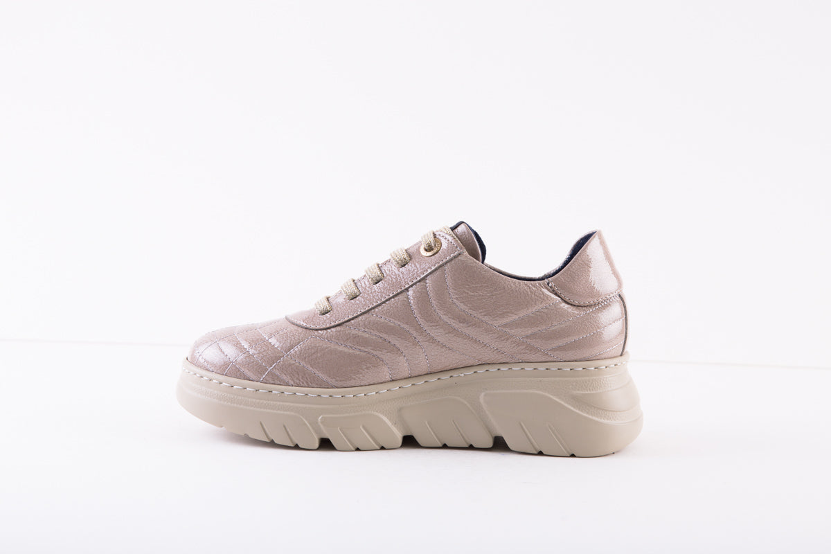 CALLAGHAN - 51803 LACED WALKING SHOE - BEIGE PATENT