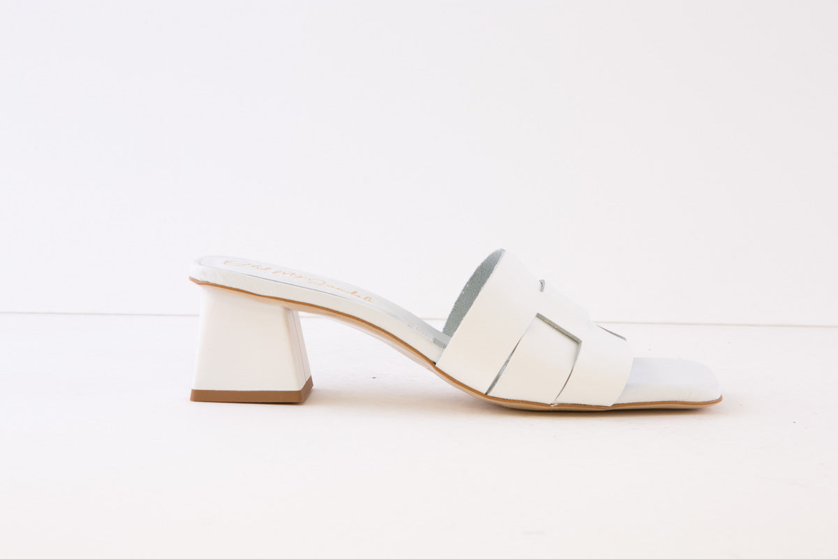 OH MY SANDALS - 5256 MEDIUM BLOCK HEEL MULE - WHITE