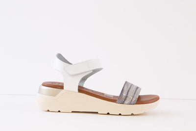 OH MY SANDALS - 5189 LOW WEDGE SANDAL - SILVER/WHITE