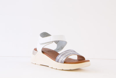 OH MY SANDALS - 5189 LOW WEDGE SANDAL - SILVER/WHITE