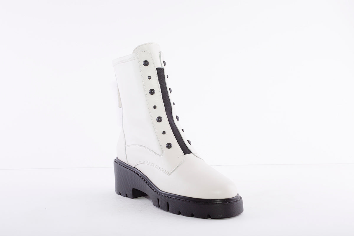 UNISA - JARBE BLOCK HEEL BACK ZIP ANKLE BOOT WITH STUD DETAIL - IVORY