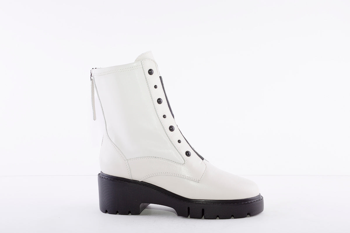 UNISA - JARBE BLOCK HEEL BACK ZIP ANKLE BOOT WITH STUD DETAIL - IVORY