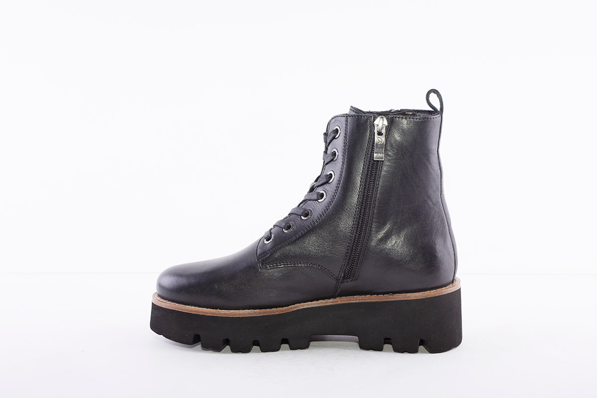 ARA - 16711-01 LACE-UP DOUBLE ZIP WEDGE ANKLE BOOT - BLACK LEATHER