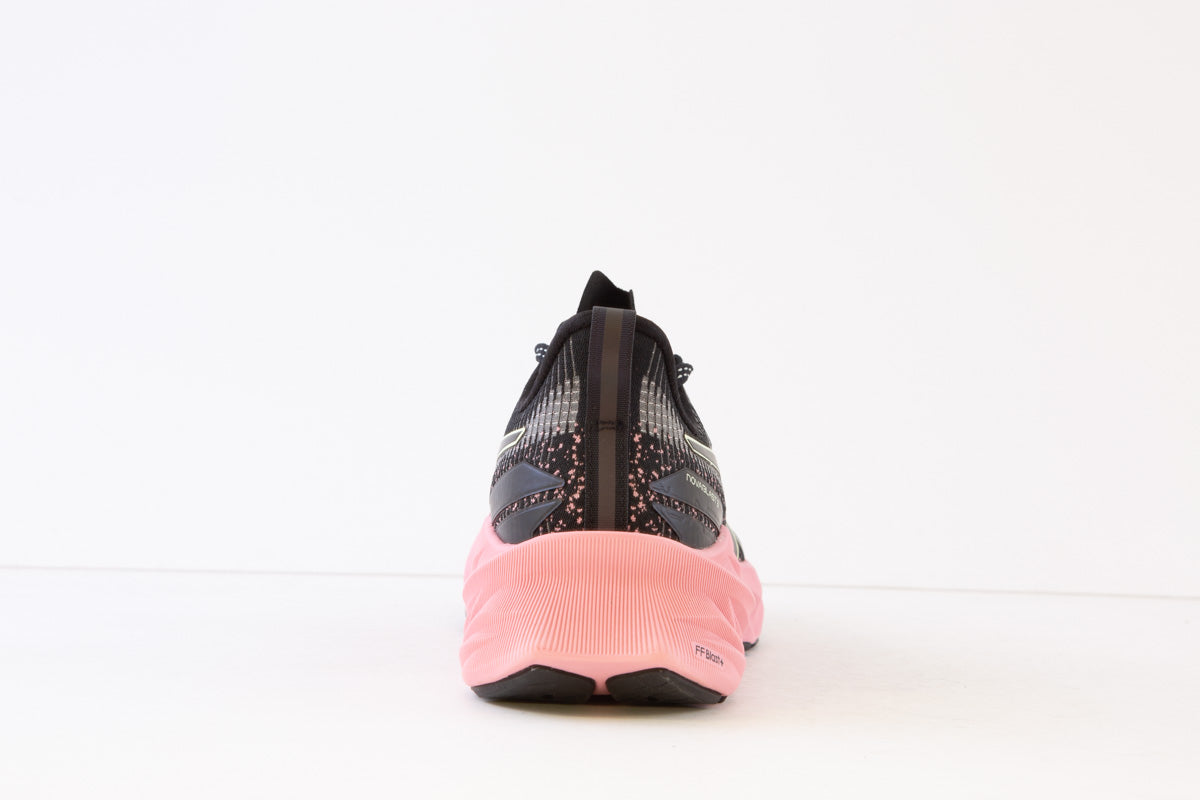 ASICS - NOVABLAST 3  LE-LACED TRAINER - BLACK/PINK