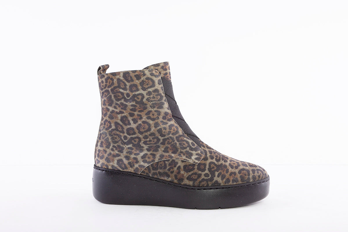 WONDERS - A-8332 PLATFORM BOOT - GREEN LEOPARD