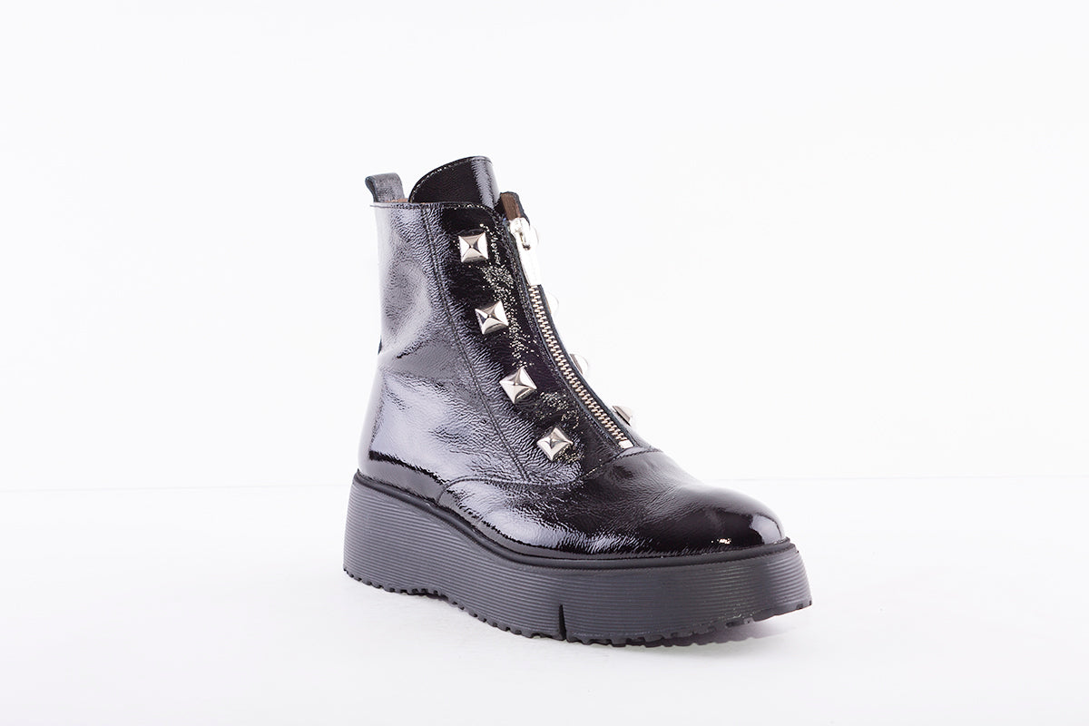 WONDERS - A-9301 LOW WEDGE ANKLE BOOT - BLACK PATENT