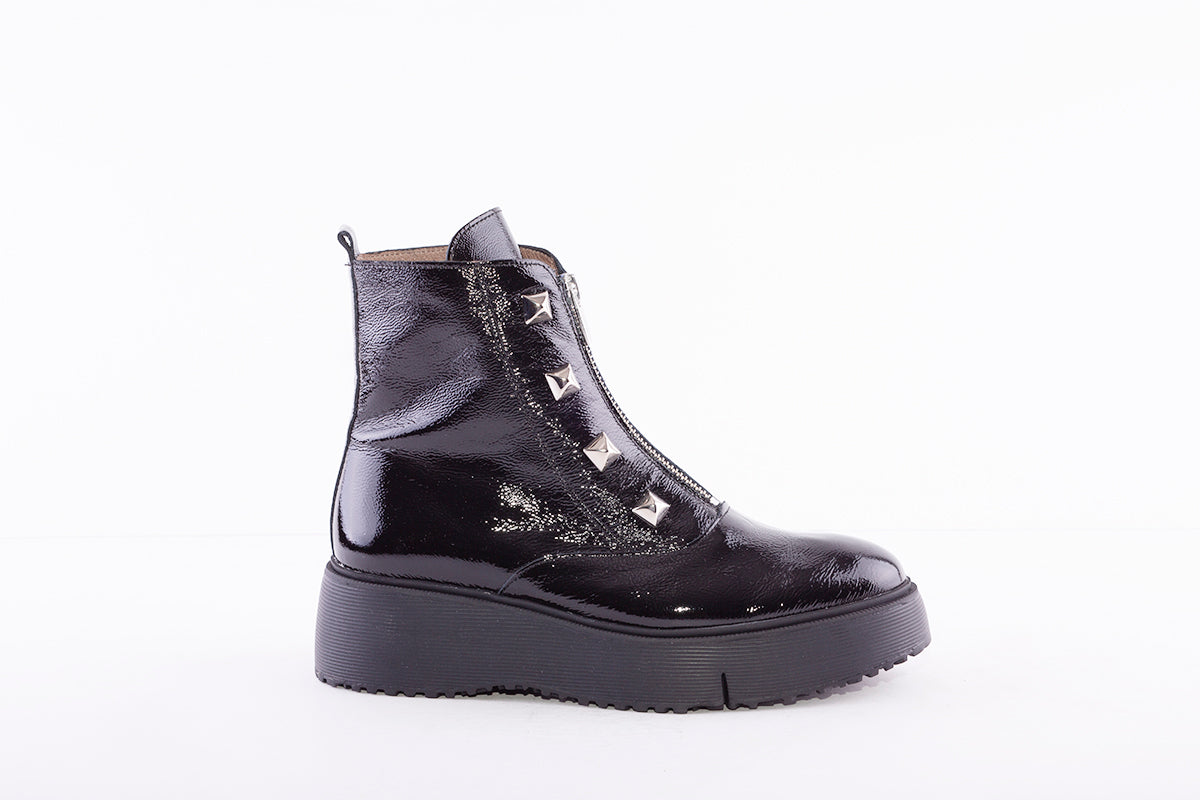 WONDERS - A-9301 LOW WEDGE ANKLE BOOT - BLACK PATENT