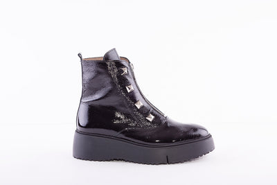 WONDERS - A-9301 LOW WEDGE ANKLE BOOT - BLACK PATENT
